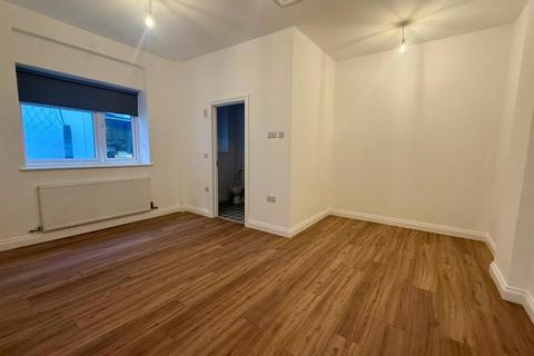 2 bedroom apartment to rent, Burdett Road, Southend-On-Sea