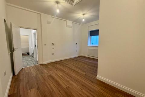 2 bedroom apartment to rent, Burdett Road, Southend-On-Sea