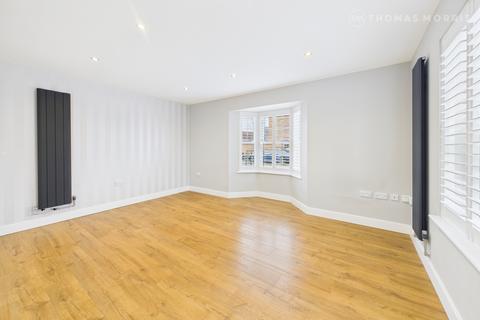 4 bedroom semi-detached house for sale, Collings Crescent, Bedfordshire SG18