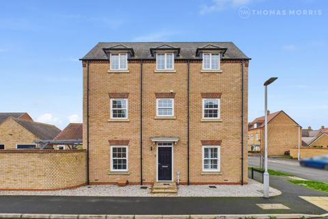 4 bedroom semi-detached house for sale, Collings Crescent, Bedfordshire SG18
