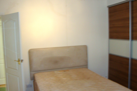 2 bedroom terraced house to rent, Essex Road, Leicester LE4