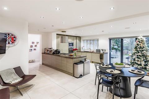4 bedroom semi-detached house for sale, Ivy Chimneys, Epping