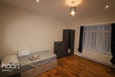 1 bedroom in a house share to rent - Princes Avenue, LONDON