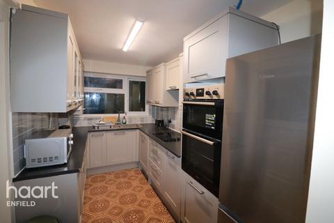 1 bedroom in a house share to rent, Princes Avenue, LONDON