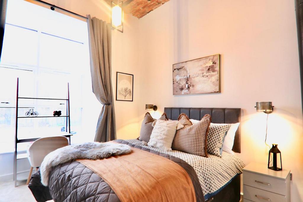 Bedroom pic 3.png