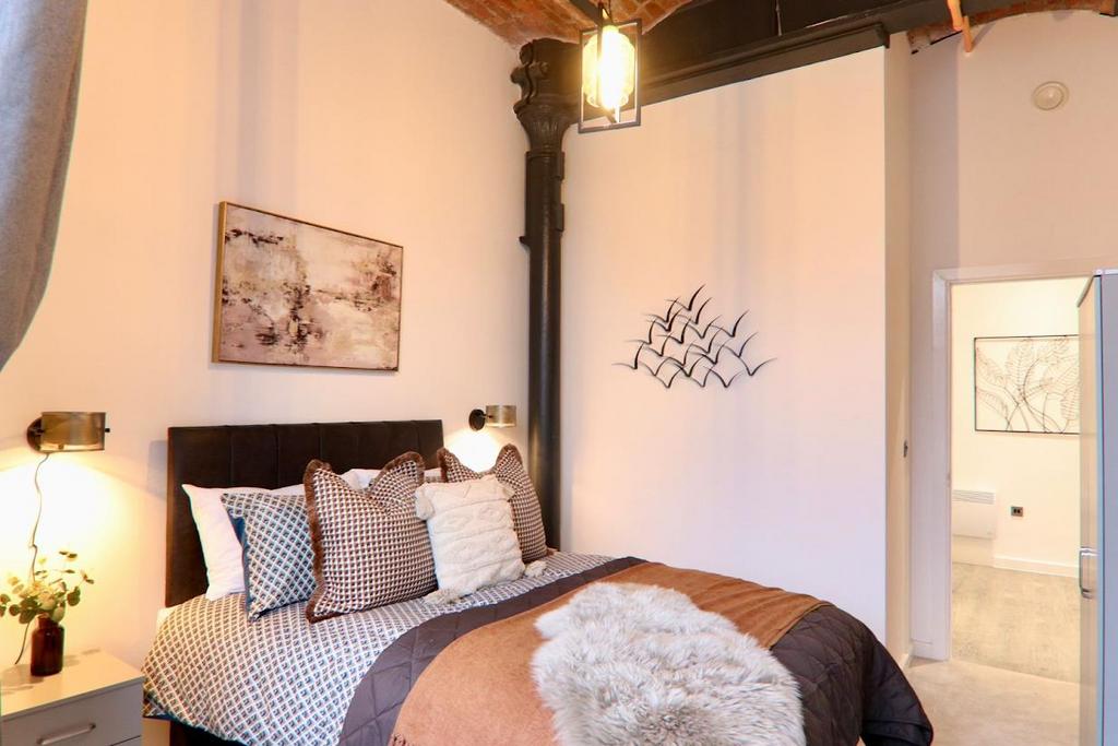 Bedroom pic 1.png