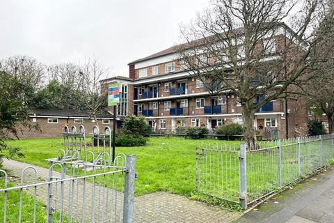 1 bedroom flat for sale, Walnut Tree Road, Brentford