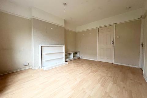 1 bedroom flat for sale, Walnut Tree Road, Brentford