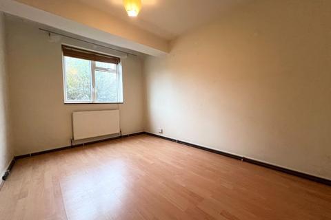 1 bedroom flat for sale, Walnut Tree Road, Brentford