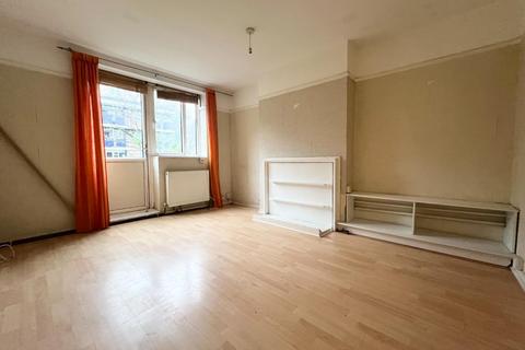 undefined, Walnut Tree Road, Brentford