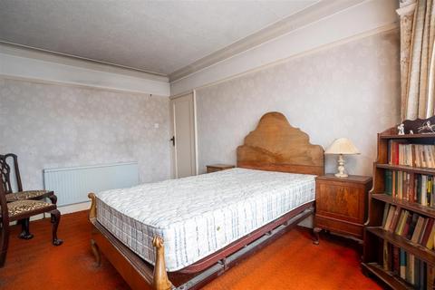 3 bedroom semi-detached house for sale, Falmouth Gardens, Ilford