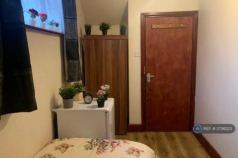 undefined, Princes Avenue, London, N13