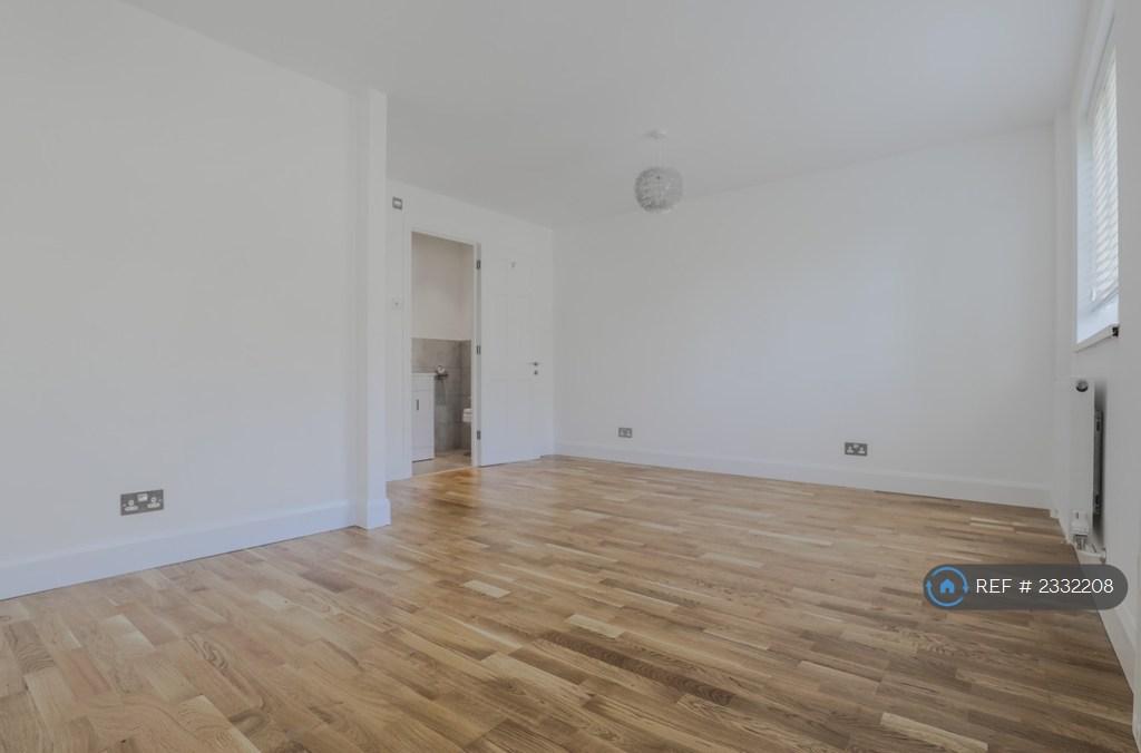 Double Bedroom With Large En-Suite
