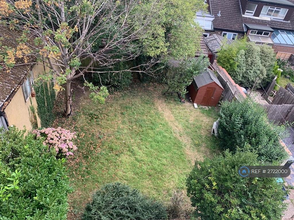 Communal Large Garden With Access Code