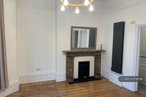 2 bedroom flat to rent, Warrior Gardens, St Leonard's On Sea, TN37