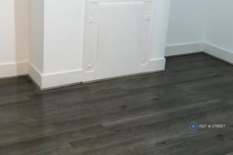 undefined, Kingsway, Enfield, EN3