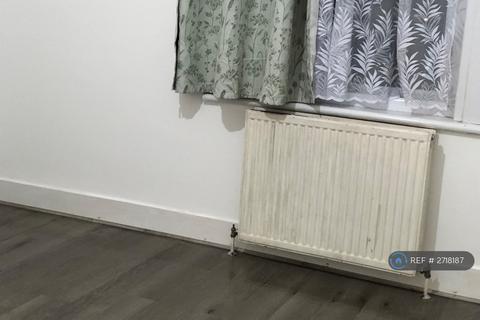 undefined, Kingsway, Enfield, EN3