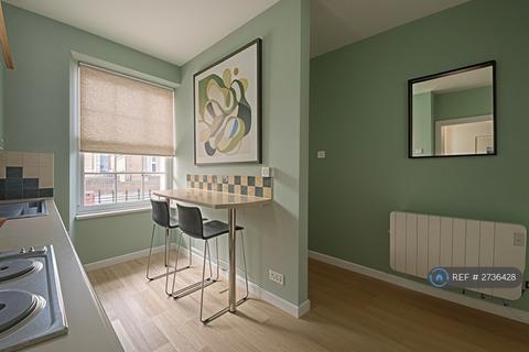 Studio to rent, Alphington Street, Exeter, EX2
