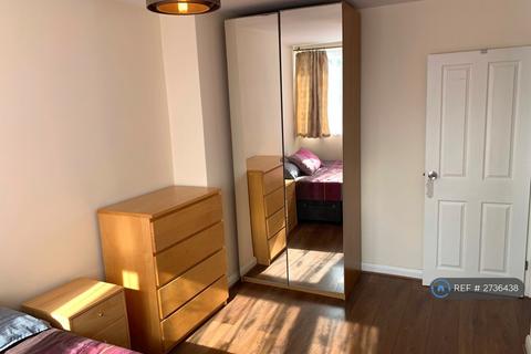 1 bedroom in a flat share to rent, Brunel House, London, SW2