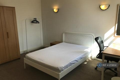 2 bedroom flat to rent, Drake House, London, E1