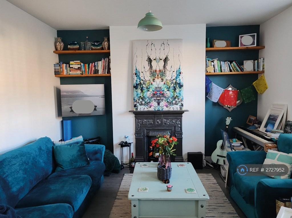 The Lounge-Kitchen - Lounge End