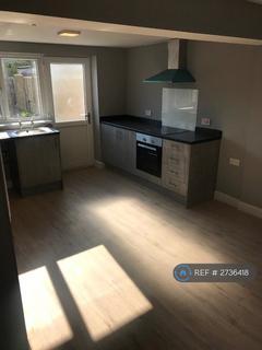 3 bedroom terraced house to rent, Layton Road, Ashton-On-Ribble, Preston, PR2