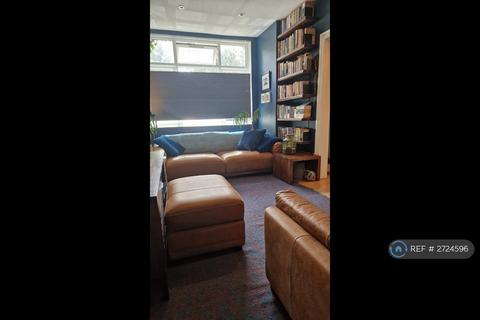 3 bedroom terraced house to rent, Church Road, Mitcham, CR4