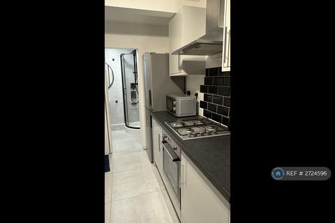 3 bedroom terraced house to rent, Church Road, Mitcham, CR4