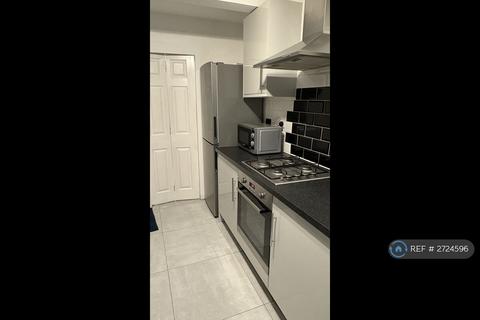 3 bedroom terraced house to rent, Church Road, Mitcham, CR4