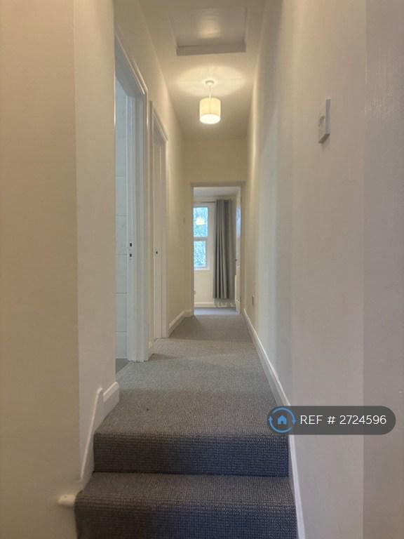 Passage To Family Bathroom And Bedroom 2 &amp; 3