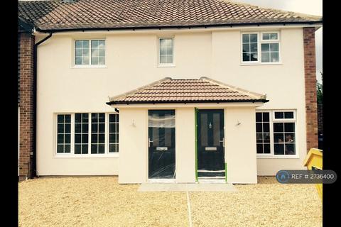 2 bedroom end of terrace house to rent, Farm Road, Esher, KT10