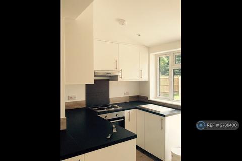 2 bedroom end of terrace house to rent, Farm Road, Esher, KT10