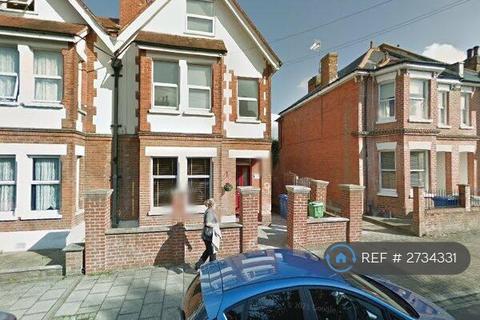 2 bedroom flat to rent, Cargate Avenue, Aldershot, GU11