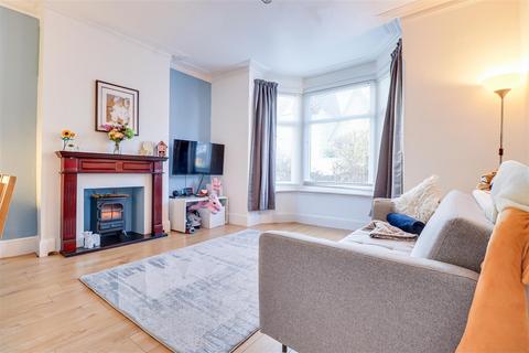 4 bedroom semi-detached house for sale, Southbourne Grove, Westcliff-on-Sea SS0