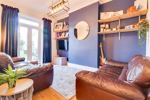 4 bedroom semi-detached house for sale, Southbourne Grove, Westcliff-on-Sea SS0