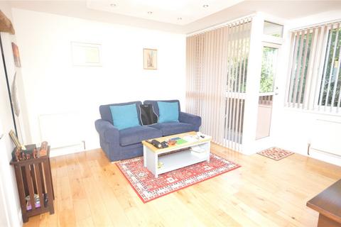 2 bedroom maisonette to rent, Federation Road, London SE2