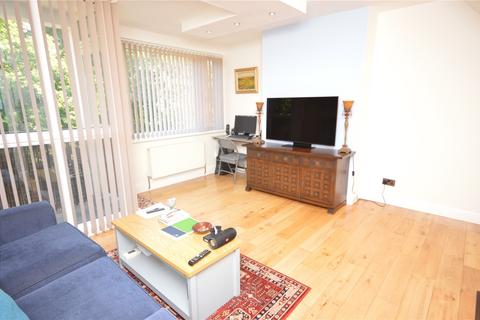 2 bedroom maisonette to rent, Federation Road, London SE2