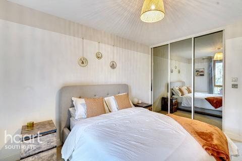 1 bedroom flat for sale, Ebony Crescent, Barnet