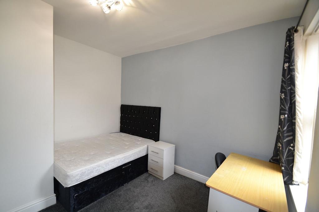 A tidy single bedroom featuring a single bed wi...