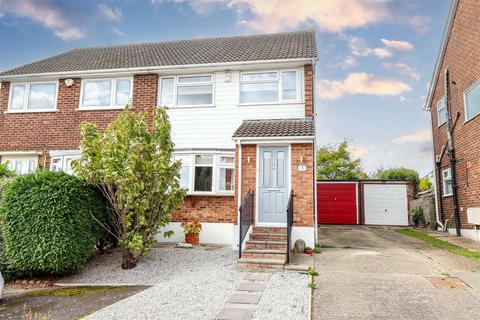 3 bedroom semi-detached house for sale - High Beeches, Benfleet SS7