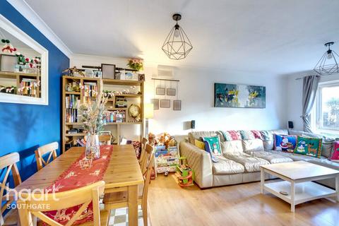 2 bedroom apartment for sale, Grange Gardens, London