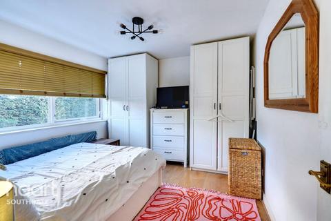 2 bedroom apartment for sale, Grange Gardens, London