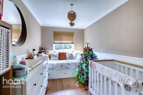 2 bedroom apartment for sale, Grange Gardens, London