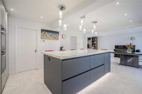 4 bedroom detached house for sale, Newark Road, Windlesham