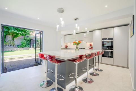 4 bedroom detached house for sale, Newark Road, Windlesham