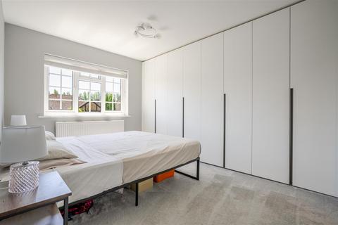 4 bedroom detached house for sale, Newark Road, Windlesham