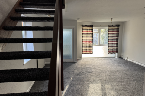 3 bedroom detached house to rent, Woodham Lane, New Haw KT15