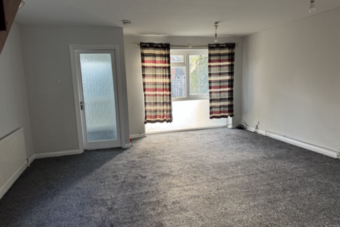 3 bedroom detached house to rent, Woodham Lane, New Haw KT15