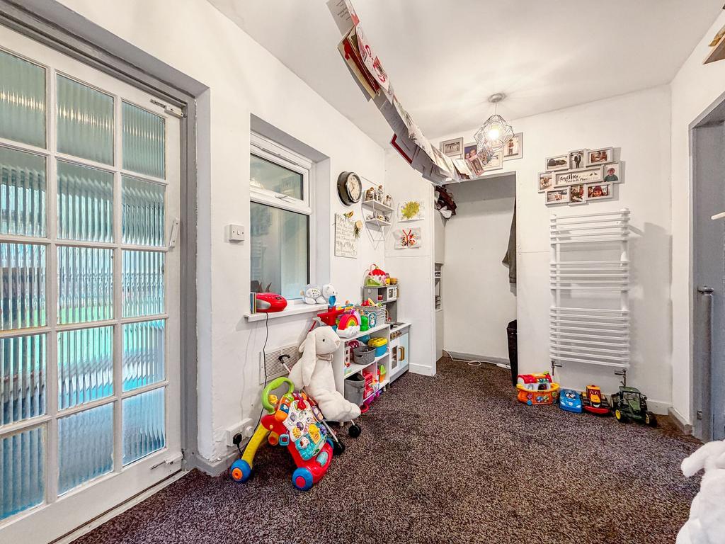 Sitting/Play Room