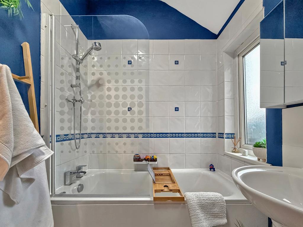 1st Floor Bathroom